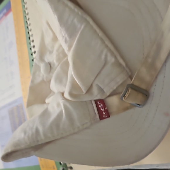 Used levis - Picture 2 of 3